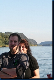Anne und Ortwin vor Burg und Rhein