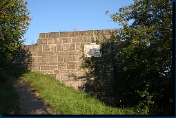 Ein Teil der anscheinend renovierten Mauer
