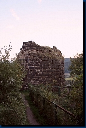Der Zolltum von der Talseite