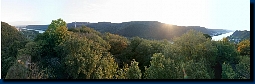 Panoramablick über die Burganlage ins Rheintal