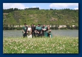 Die hammersteiner Delegation vor dem Rhein
